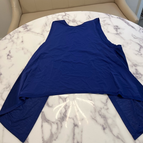 Lululemon split back royal blue top size medium -in great shape, barely worn - Picture 1 of 4
